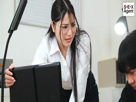 眼鏡顔射物語　定時を過ぎたら高飛車女上司と2人きりのサービス残業　サンプル画像02